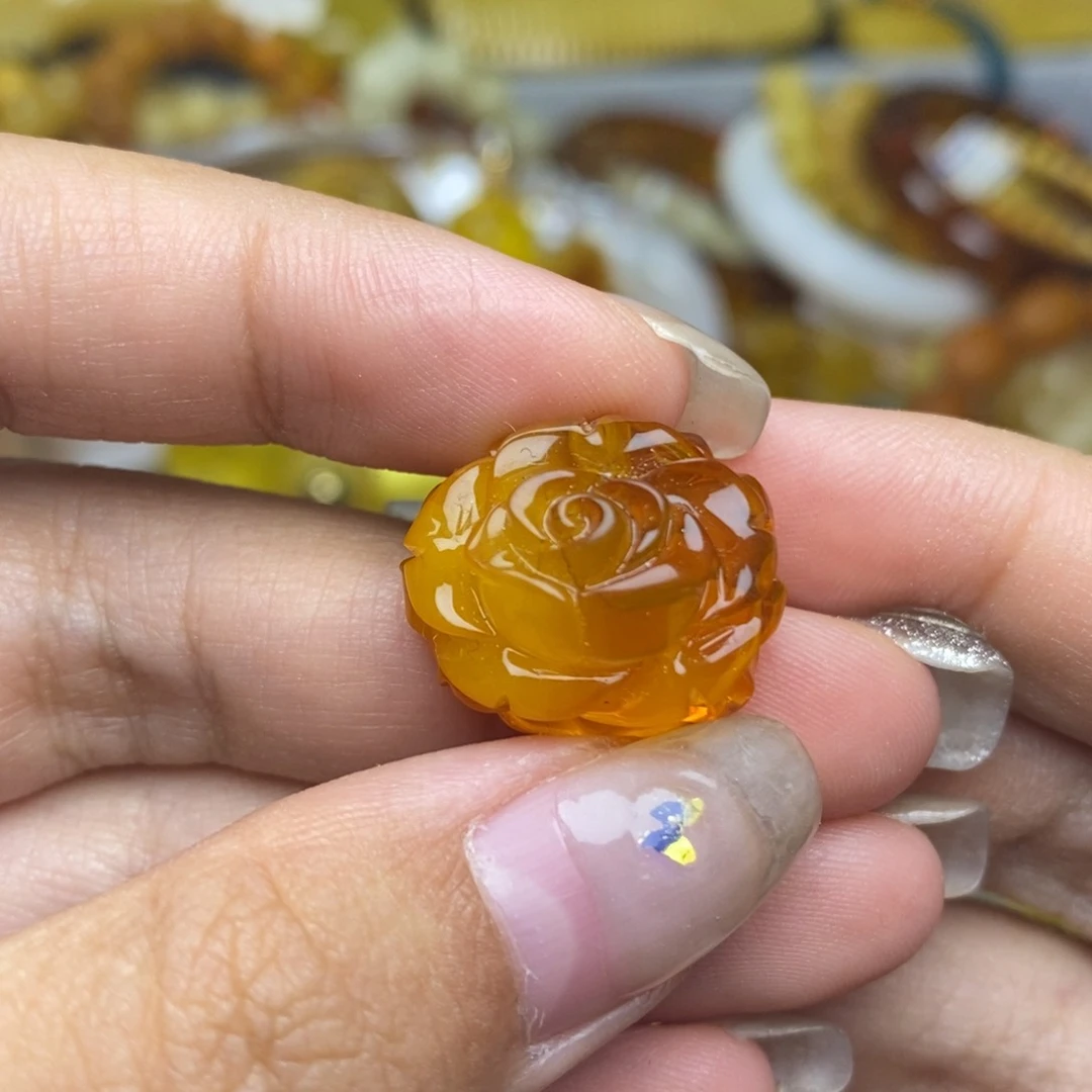 未镶嵌琥珀珠宝奇石