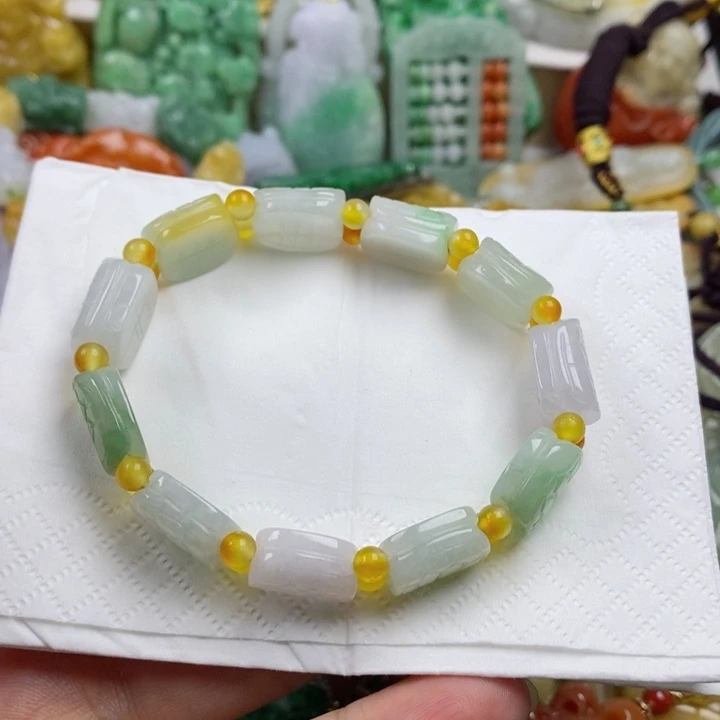 翡翠吊坠(赠链)未镶嵌