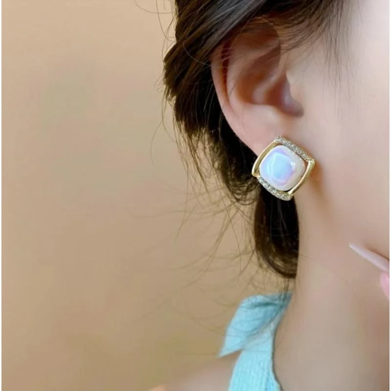 铜合金耳饰 法式菱形耳钉 简约优雅百搭时尚通勤耳钉日常百搭