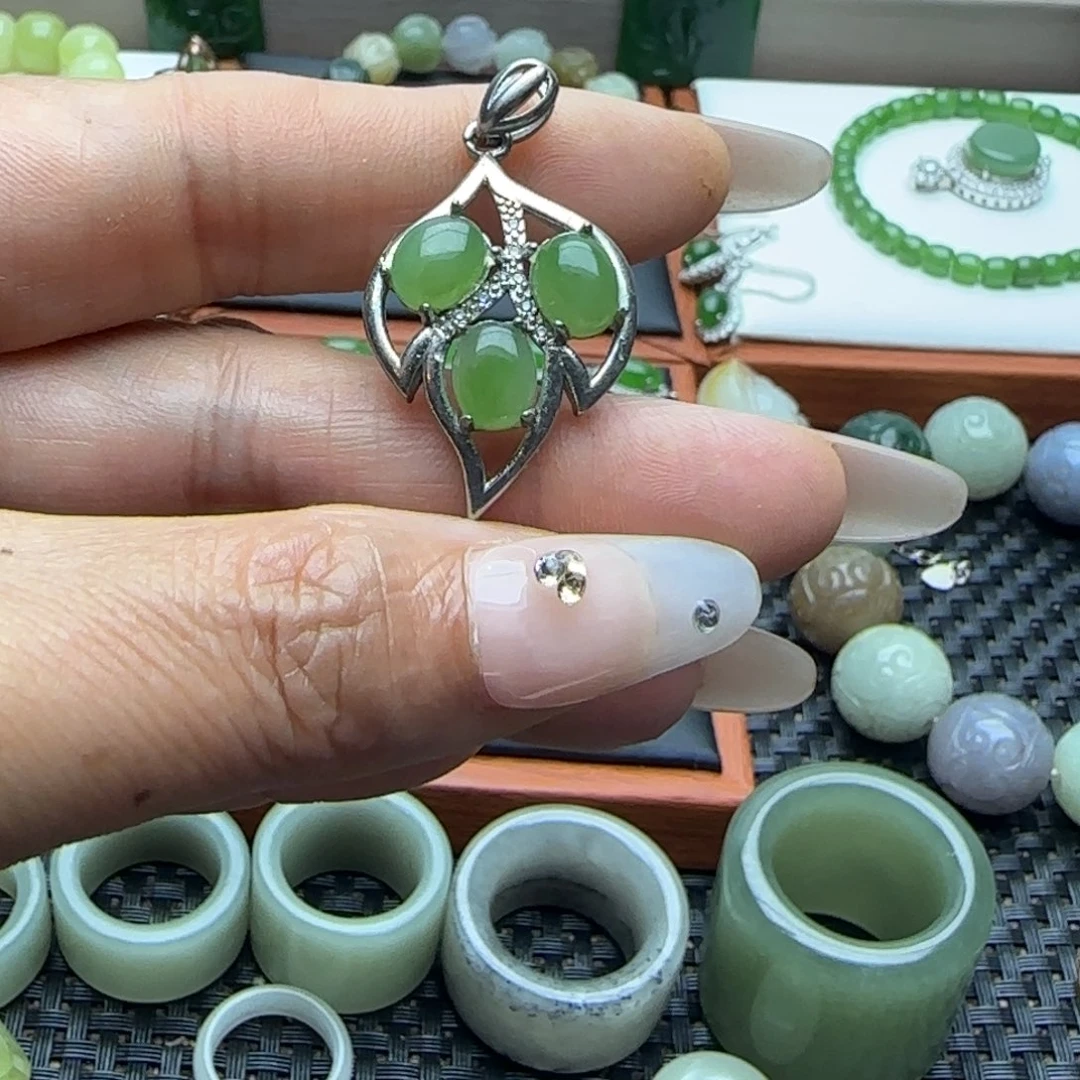 和田玉（糖玉）银S925镶嵌颈饰