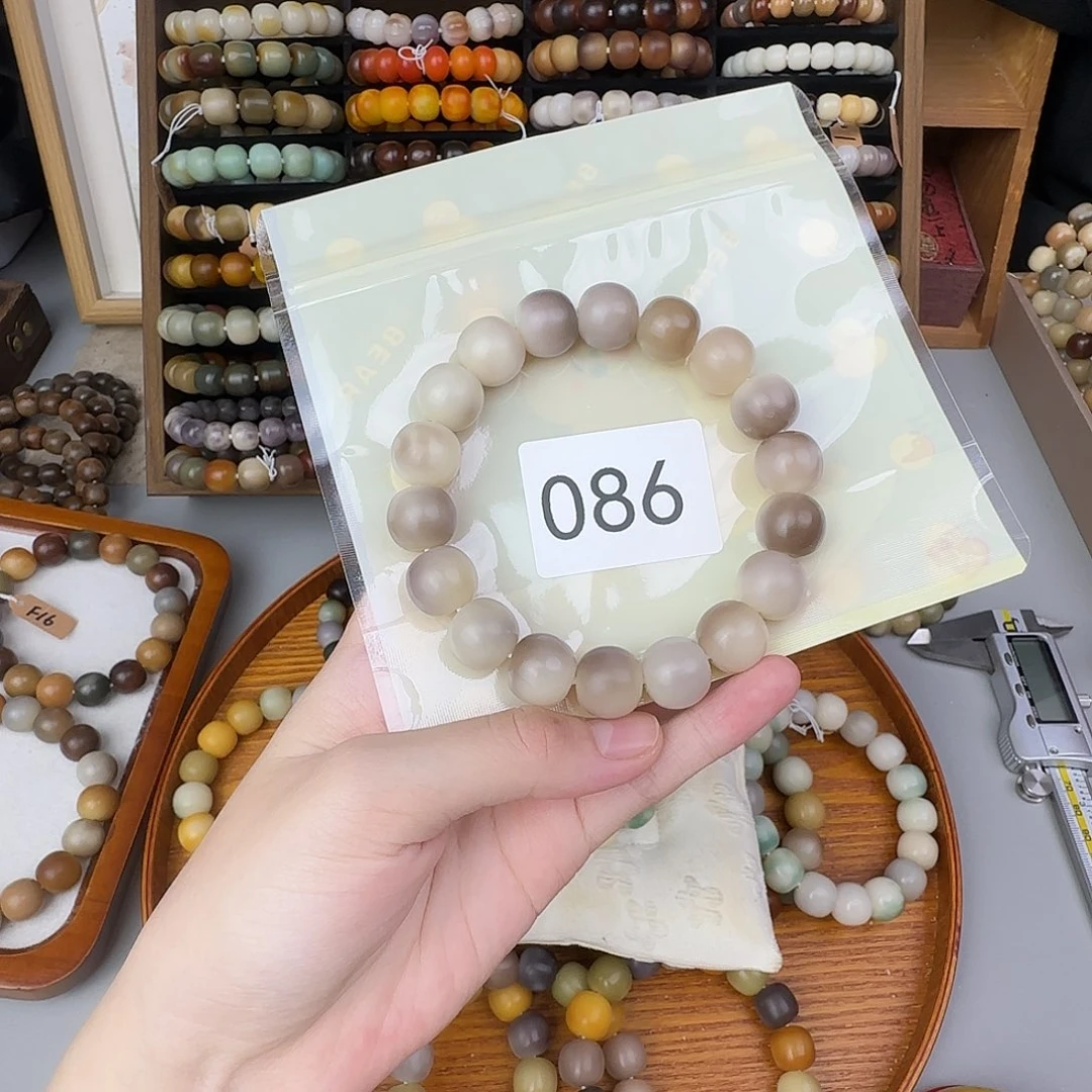 哒***哒吊坠白玉菩提086 胭脂