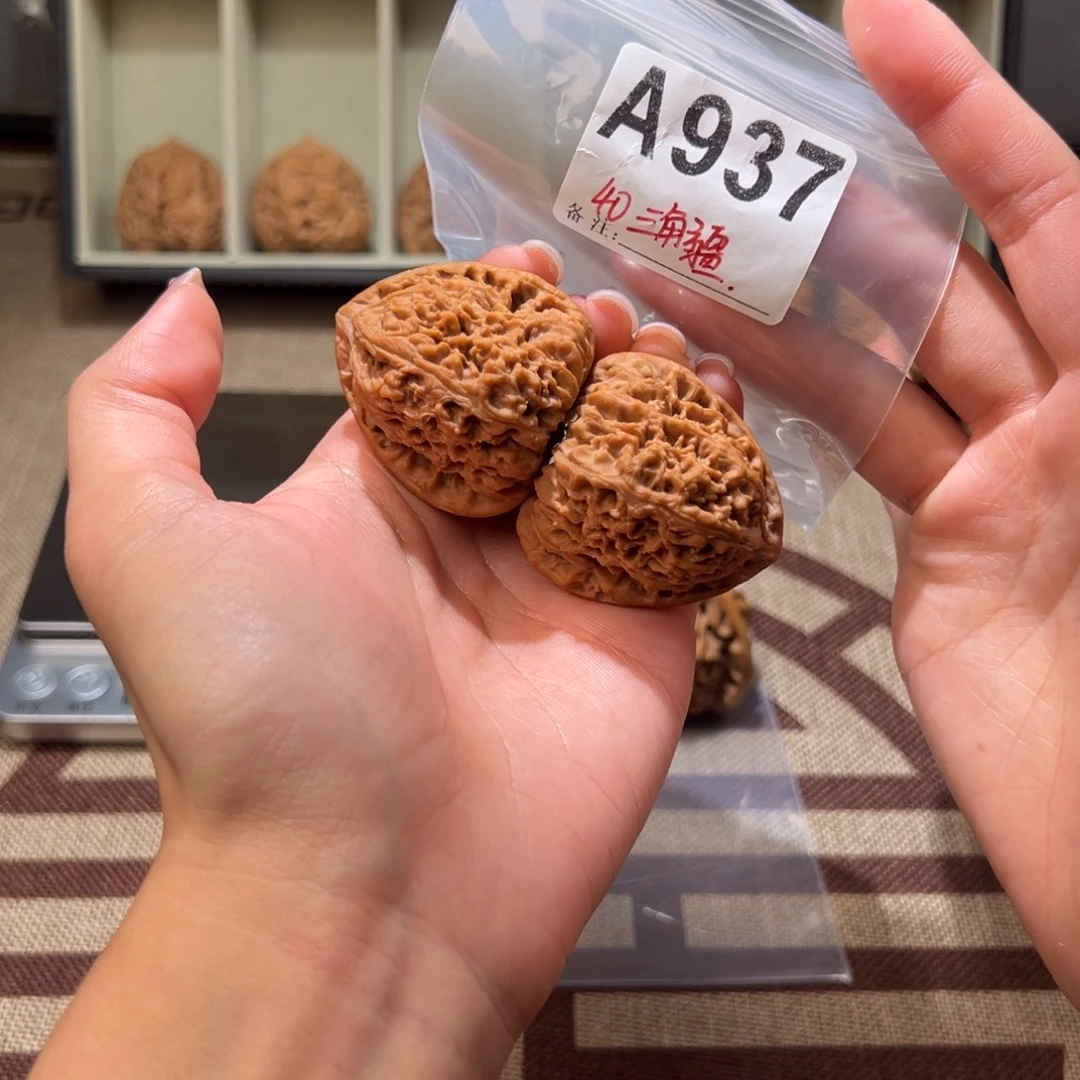 好***生40三角疆文玩核桃