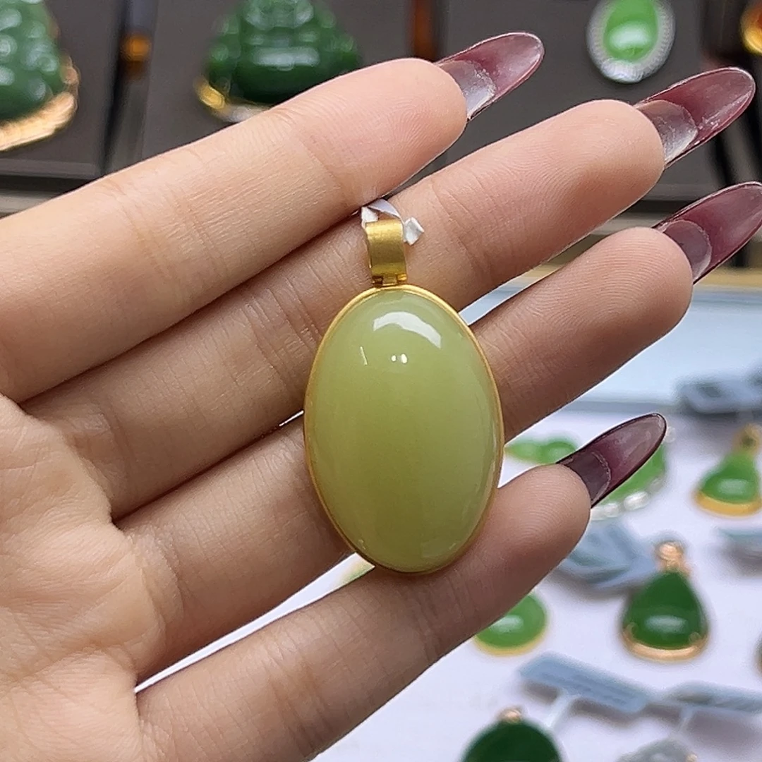 和田玉18K金镶嵌吊坠(赠链)