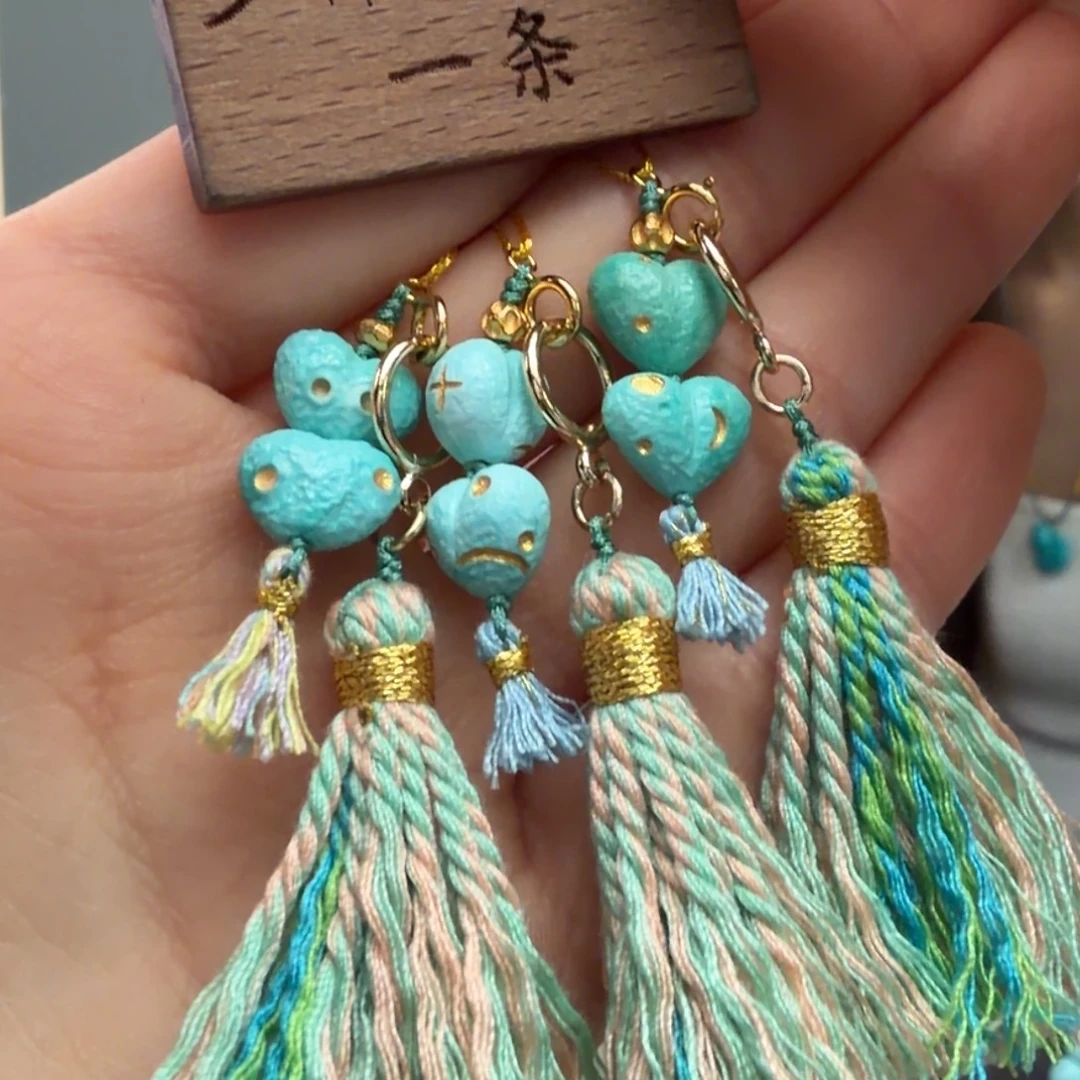 绿松石未镶嵌颈饰