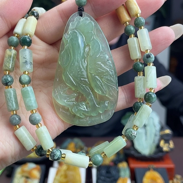 蛇纹石玉未镶嵌颈饰