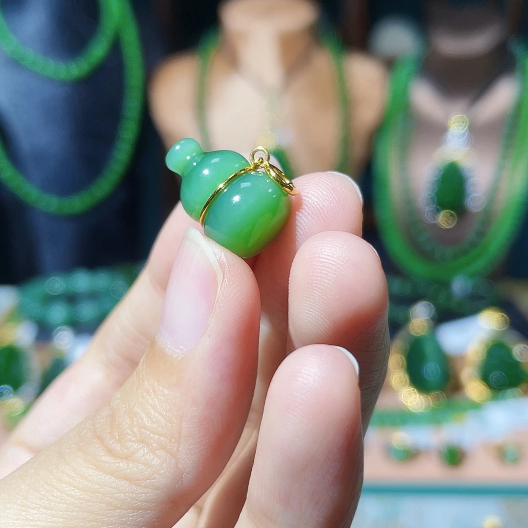 和田玉（碧玉）18K金镶嵌颈饰