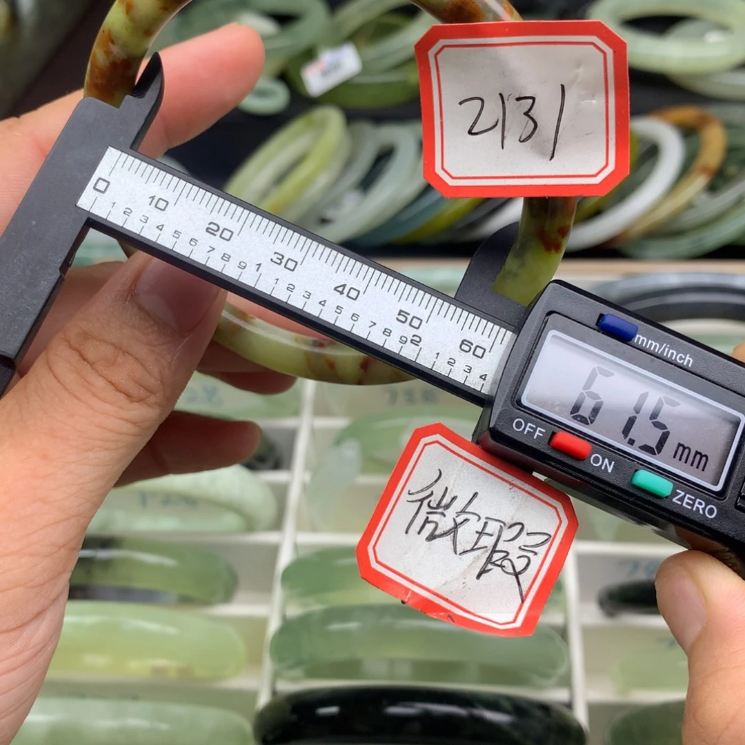 阿***妙未镶嵌蛇纹石玉手镯2131