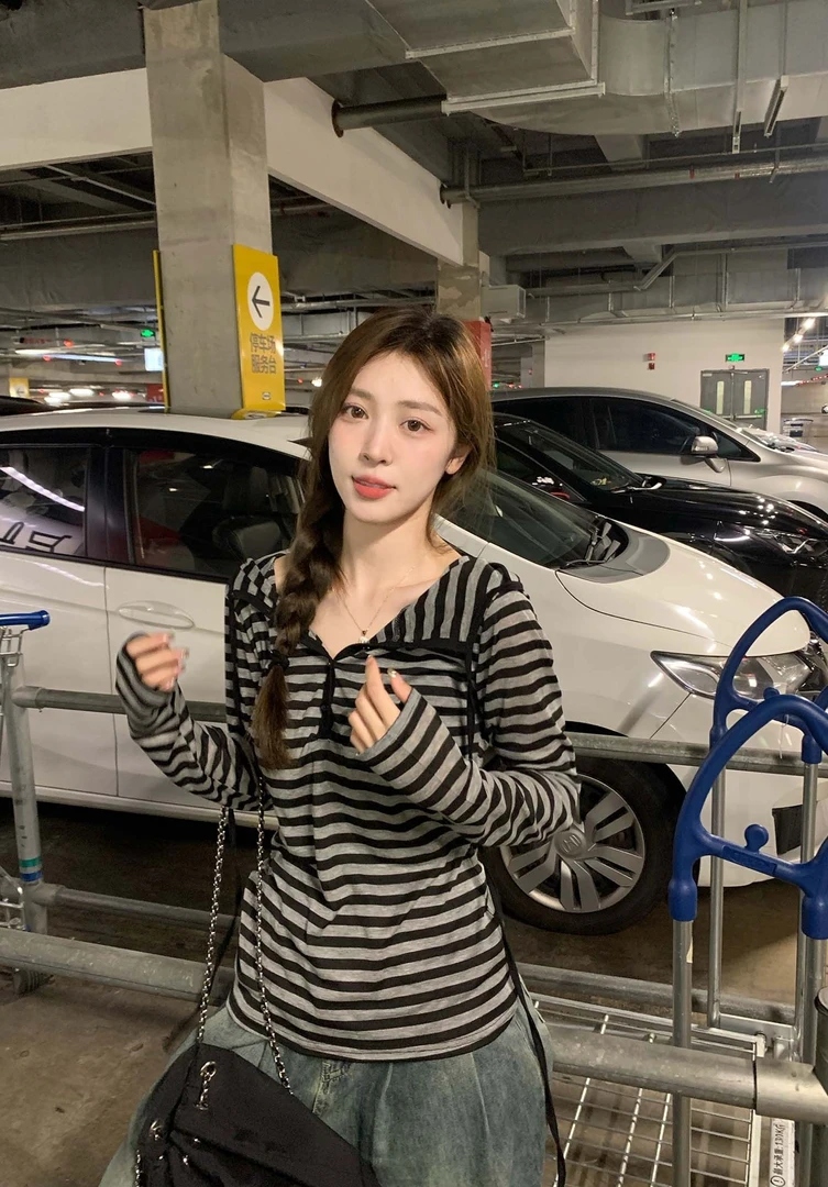 【现货+运费险补贴】2025撞色条纹连帽长袖T女秋季慵懒简约显瘦上衣