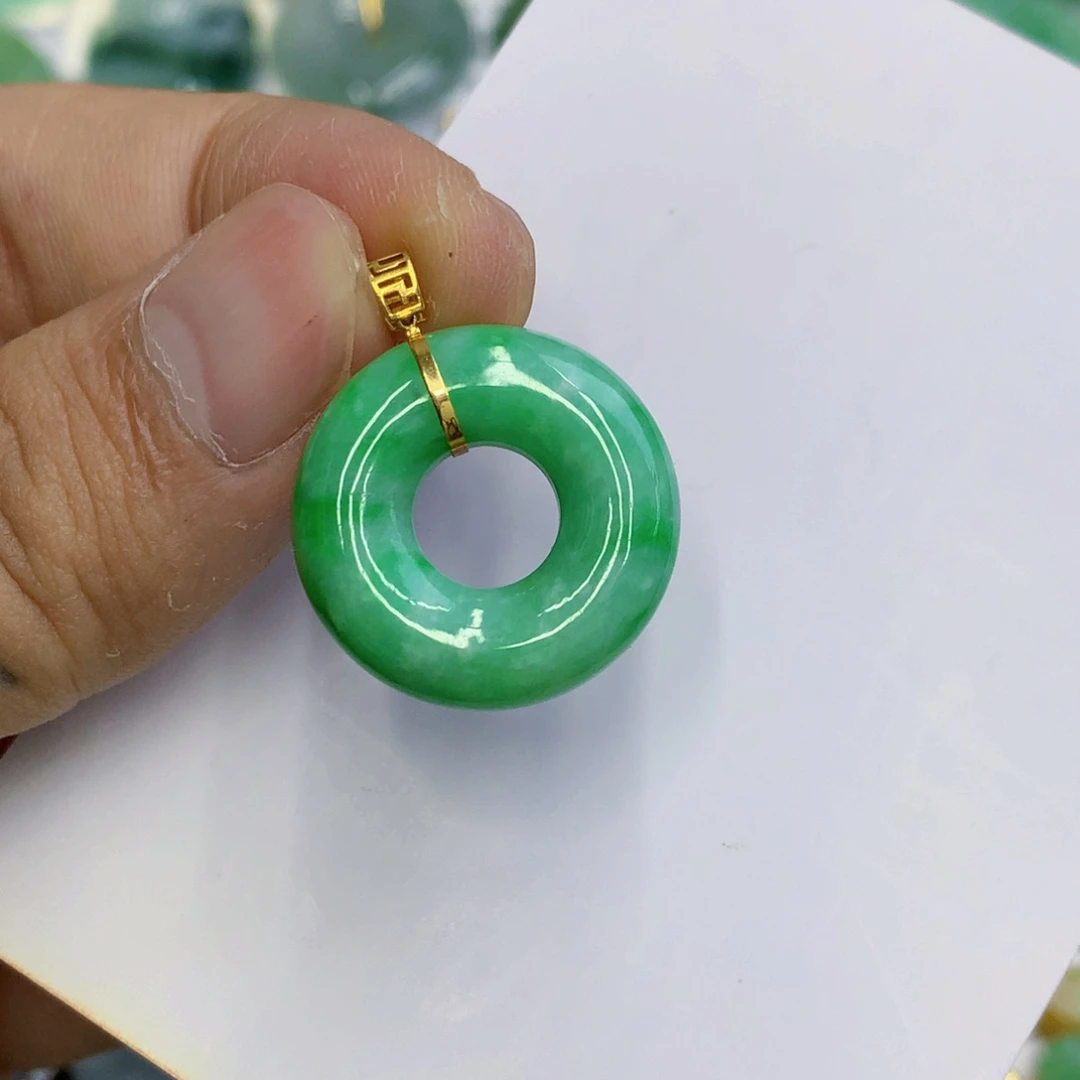 翡翠18K金镶嵌颈饰翡翠