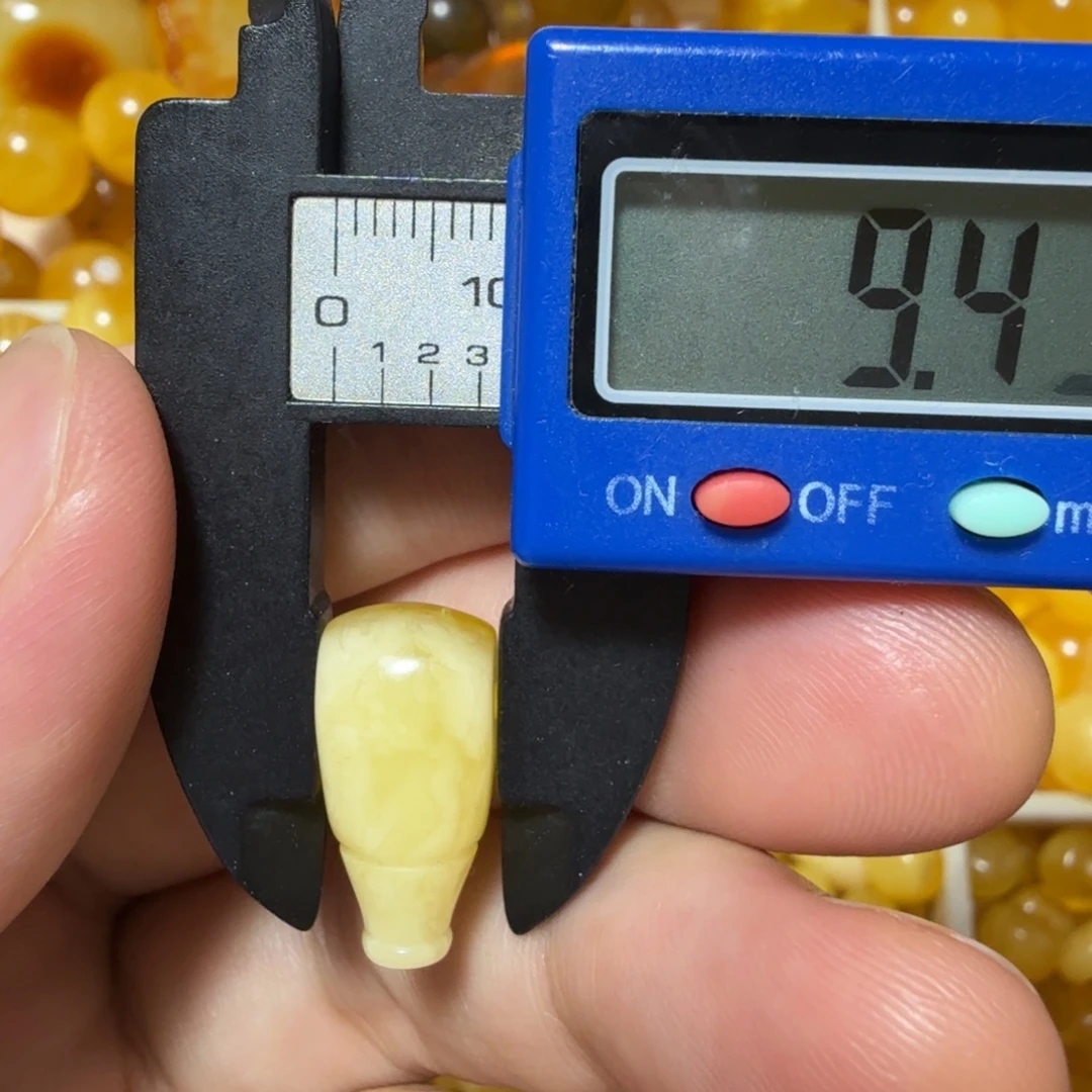 裸石琥珀未镶嵌成品