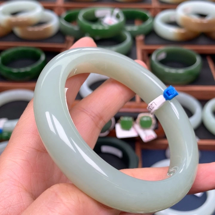 和田玉手镯未镶嵌60