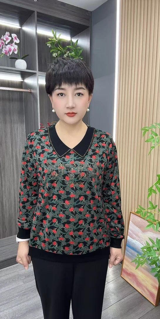 早秋新款娃娃领印花打底衫