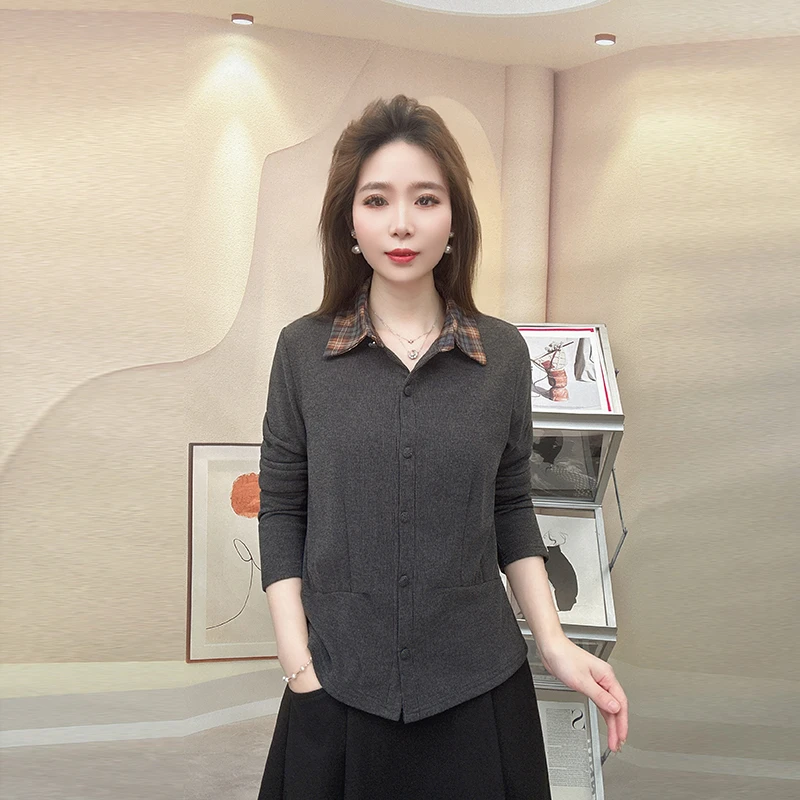 2025秋冬女士新款翻领时尚洋气拼色领双色加绒百搭开衫显瘦小衫