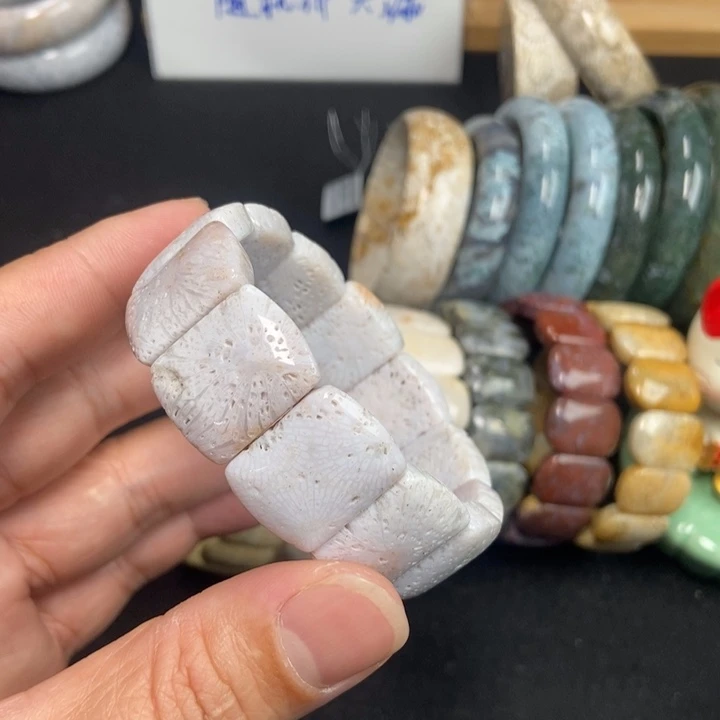 未镶嵌手链硅化珊瑚（珊瑚玉）