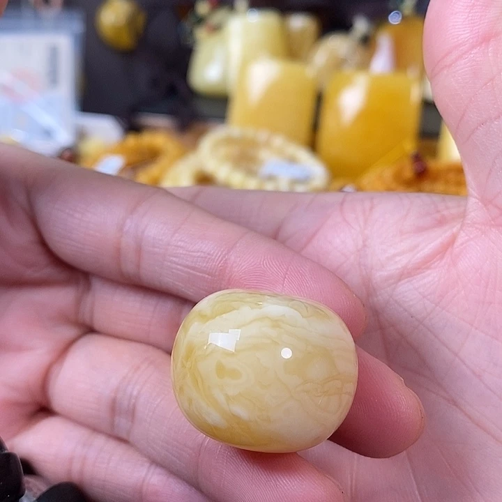 琥珀未镶嵌裸石墩子