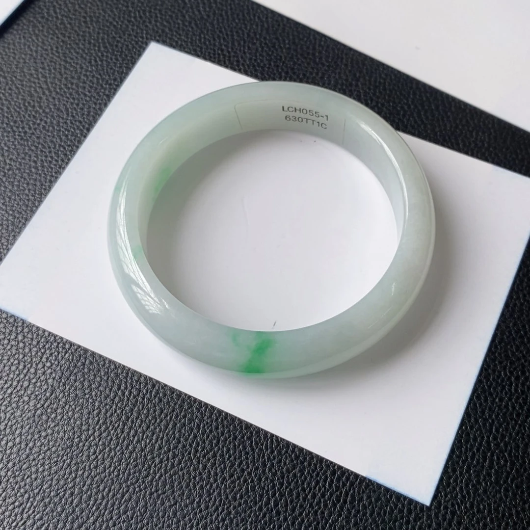 翡翠手镯未镶嵌鱼*