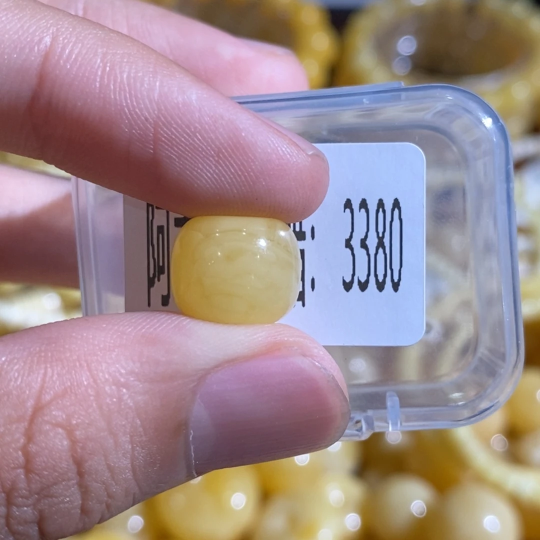 琥珀未镶嵌珠宝奇石3380