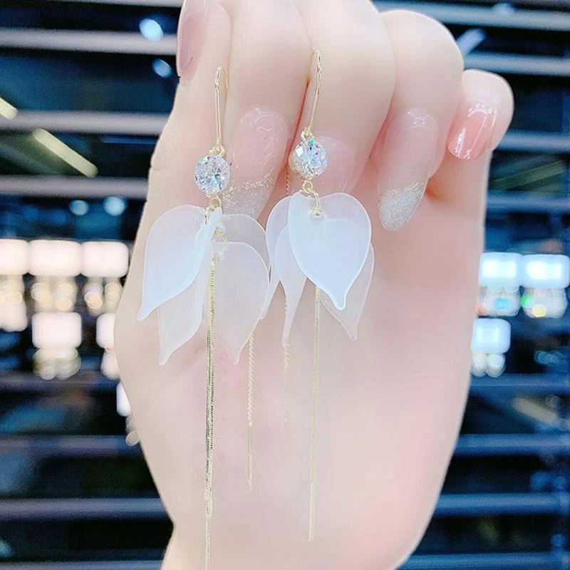 日韩超仙长款白花瓣流苏耳线耳环女新款潮轻奢小众显脸瘦耳饰