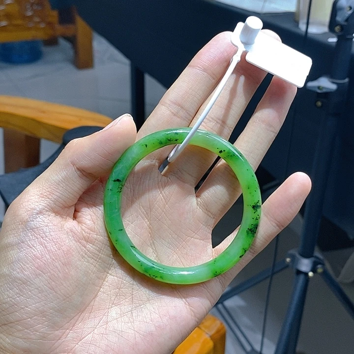 和田玉（碧玉）未镶嵌手镯