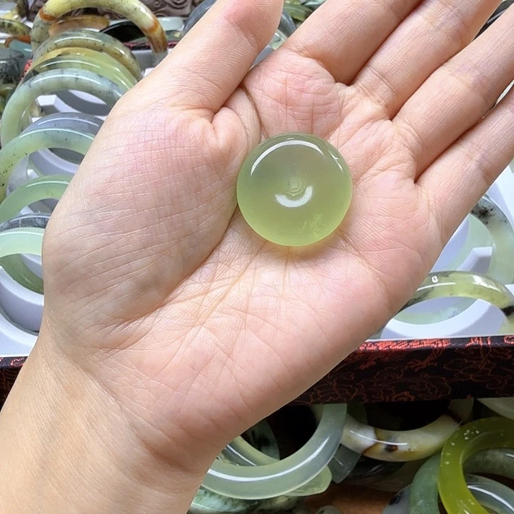 蛇纹石玉未镶嵌纯天然蛇纹石岫玉