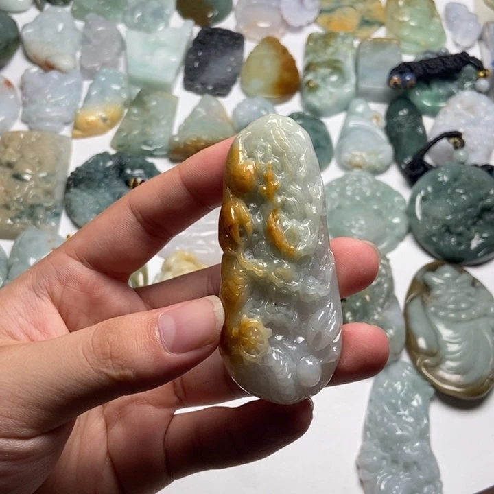 翡翠未镶嵌颈饰龙牌51