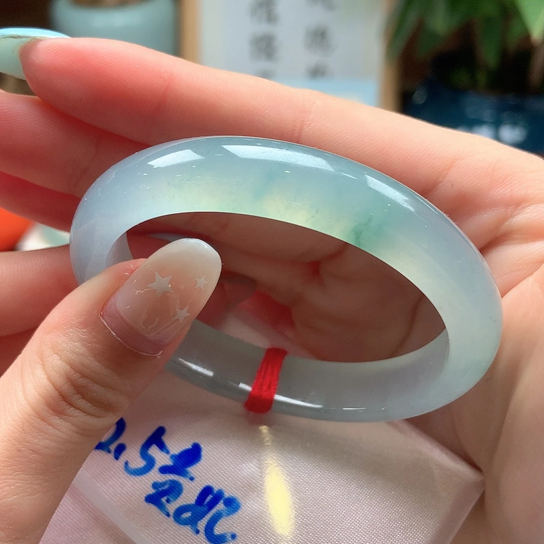 翡翠未镶嵌手镯冰蓝炸光贵妃37号