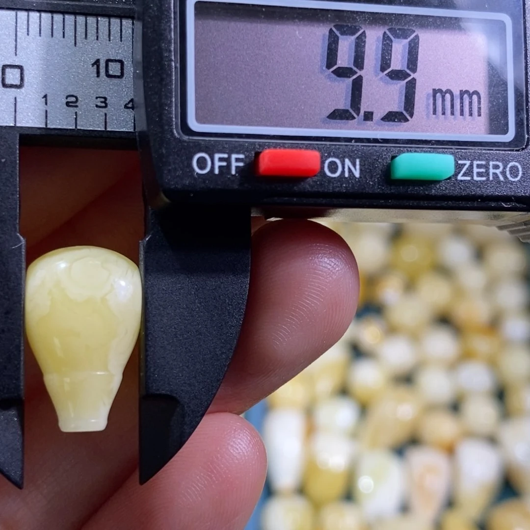 未镶嵌蜜蜡裸石配饰