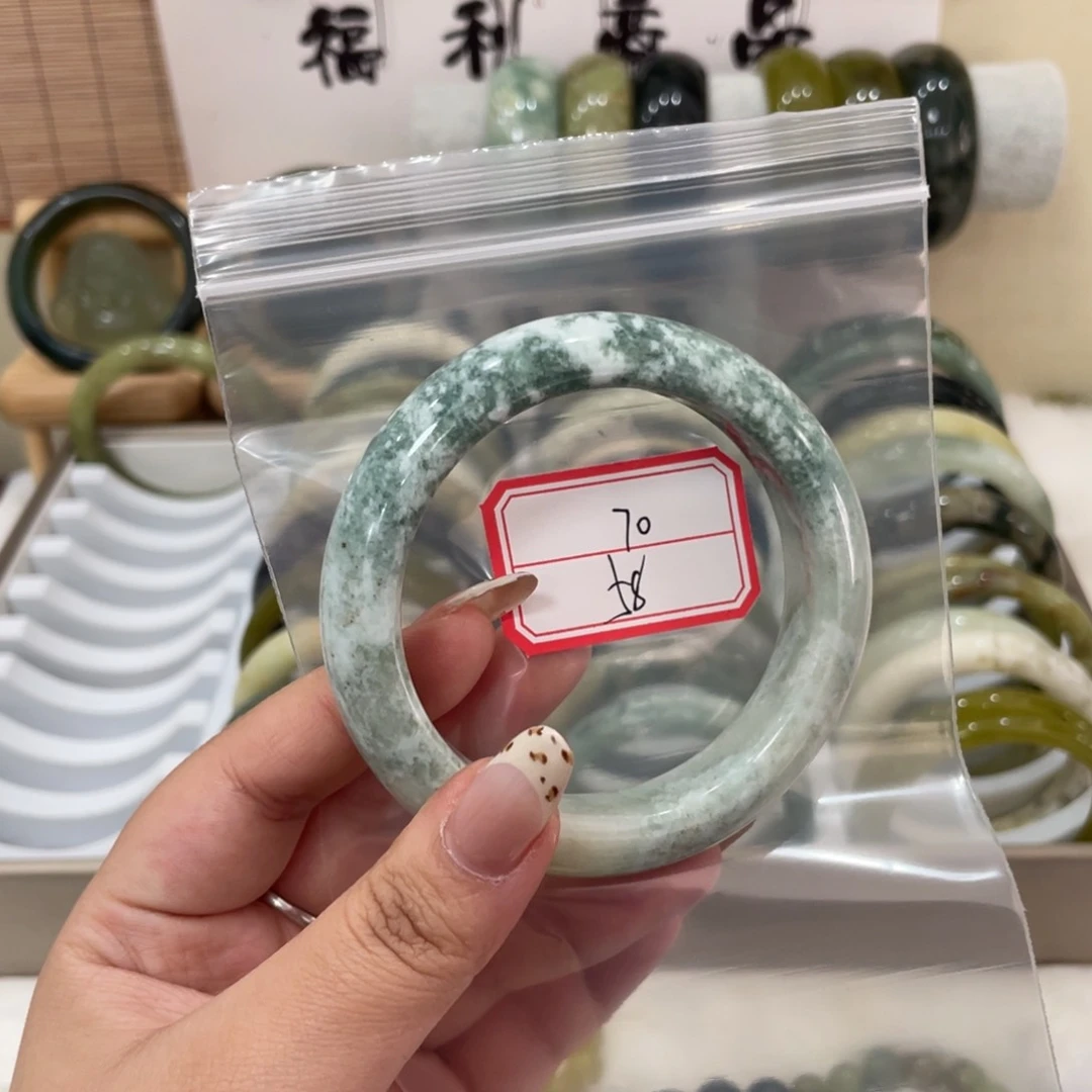 蛇纹石玉手镯未镶嵌