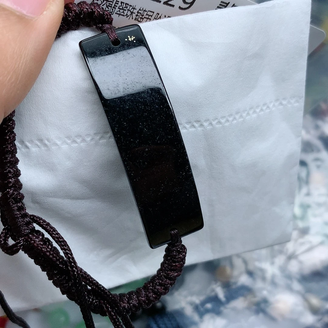 翡翠颈饰未镶嵌吊坠
