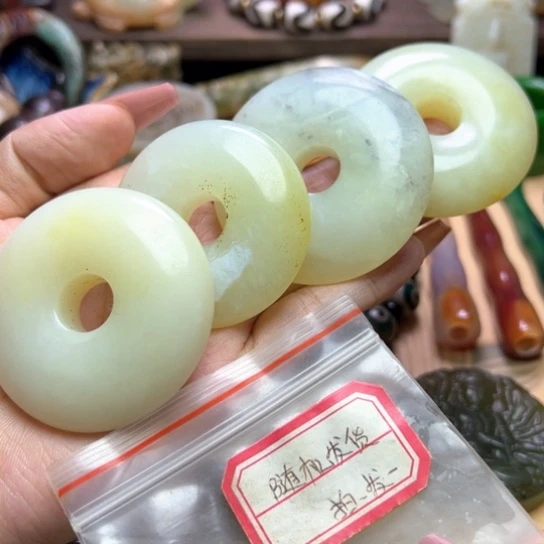 未镶嵌蛇纹石玉颈饰发一个