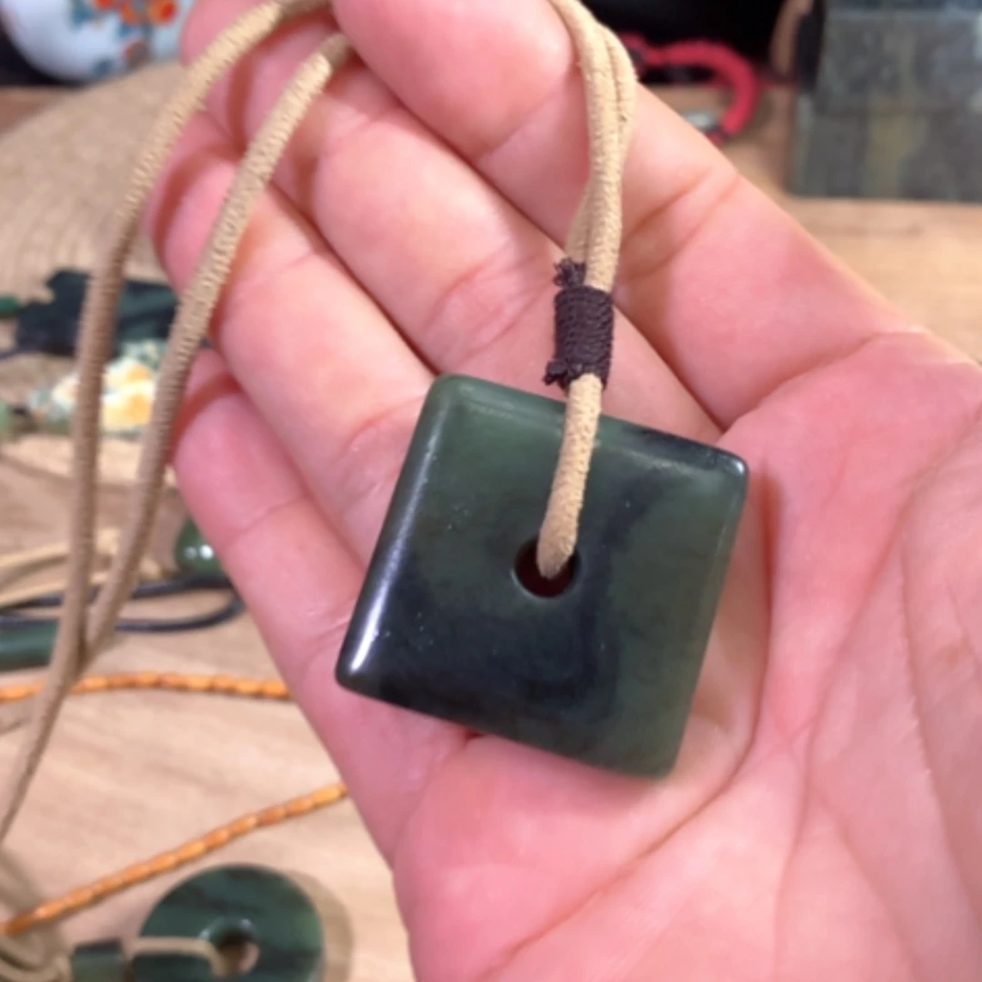 【闪购商品】颈饰未镶嵌岫岩老玉（透闪石质玉）光**北