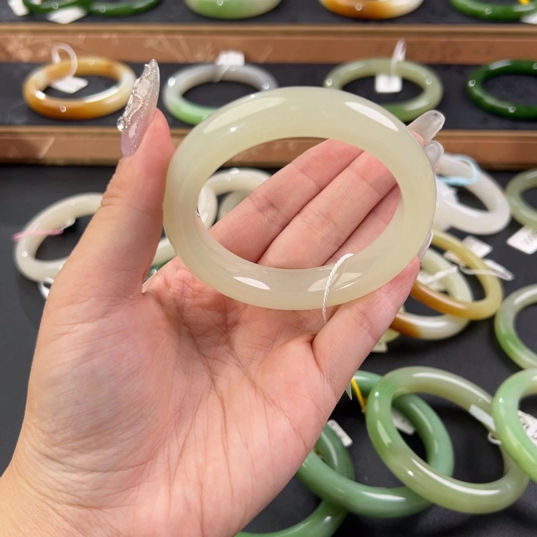 和田玉未镶嵌手镯