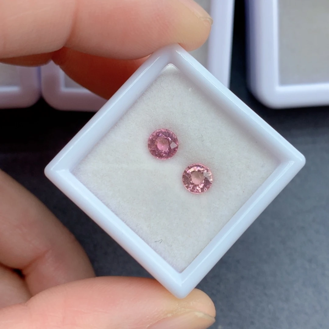 红色碧玺0.88克拉裸石未镶嵌