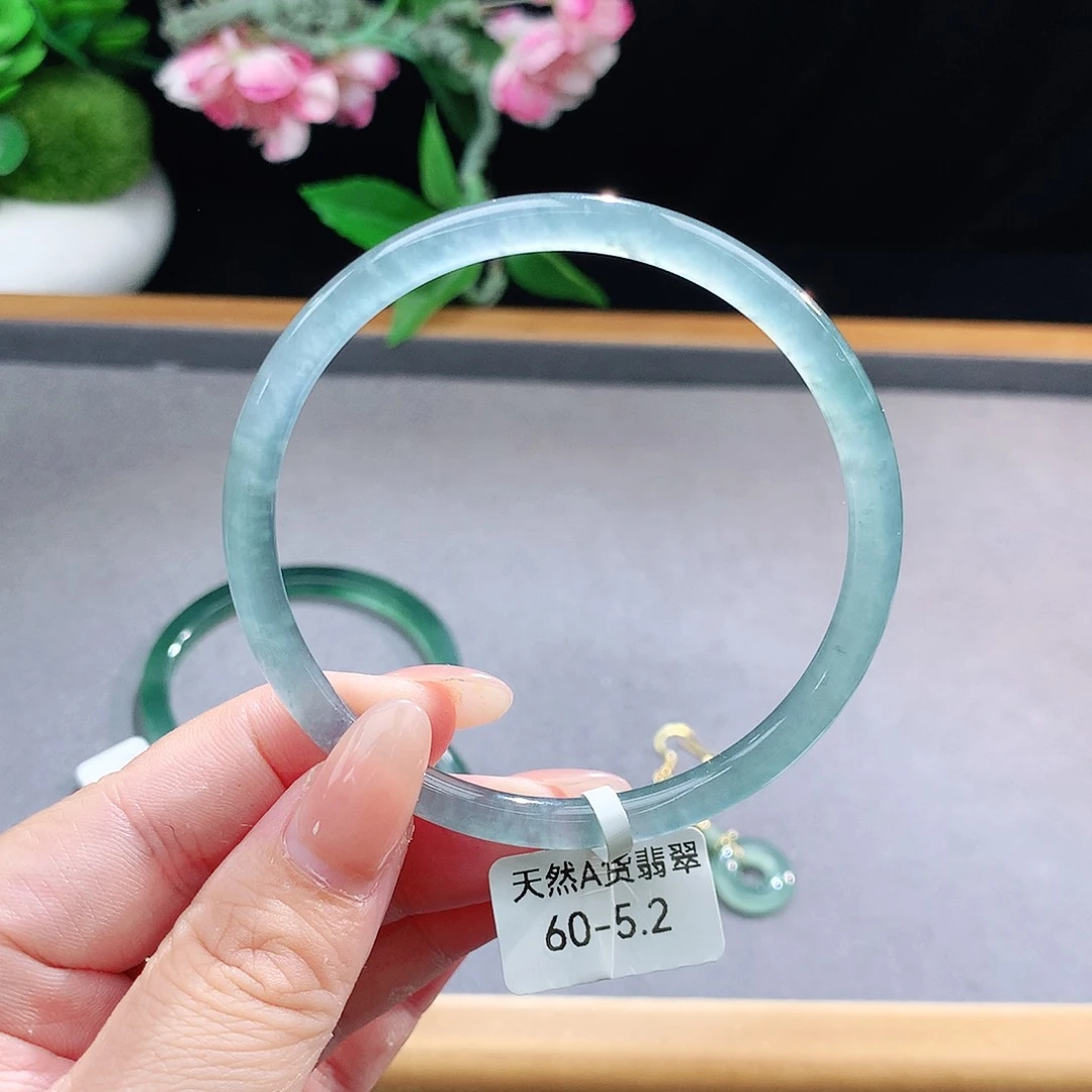 未镶嵌手镯（圆镯）翡翠