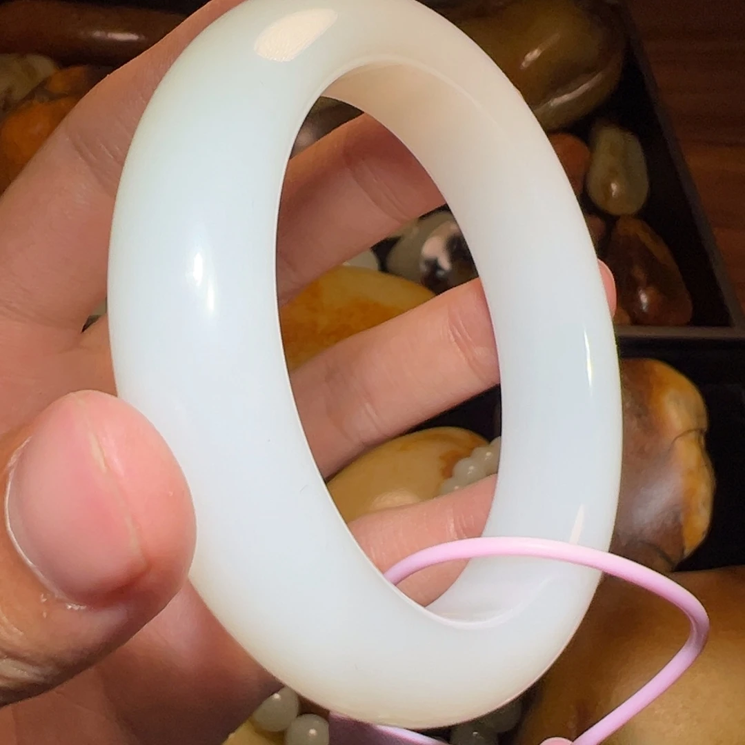 烟***意和田玉未镶嵌颈饰