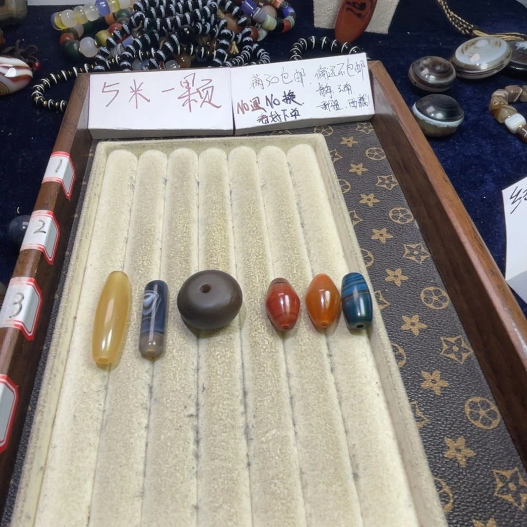 一***阳玛瑙/玉髓未镶嵌珠宝半成品