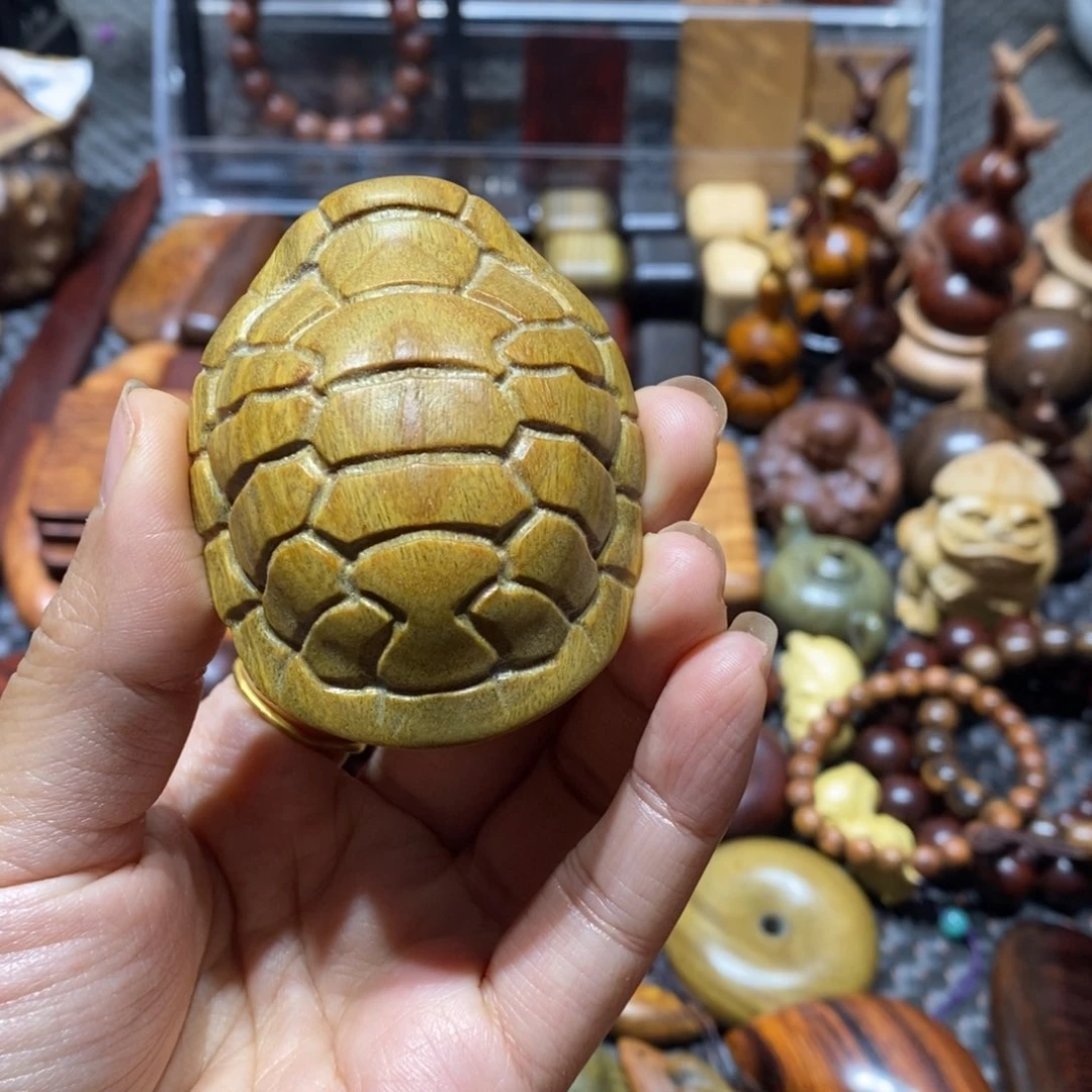 木东**起绿檀木雕刻一个