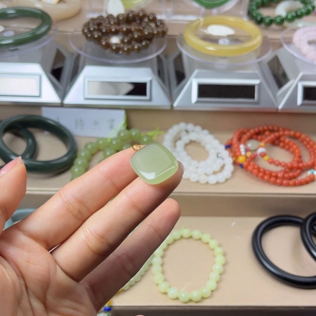 和田玉18K金镶嵌颈饰