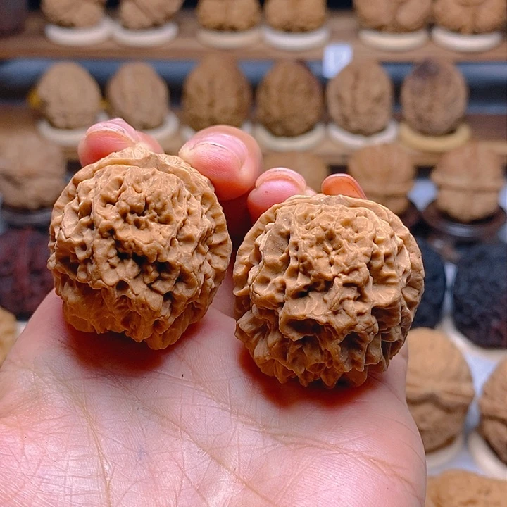 桃核把件科*宽云铁舍利子37mm