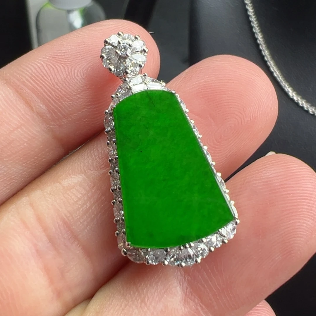 翡翠18K金镶嵌颈饰裸石19.4