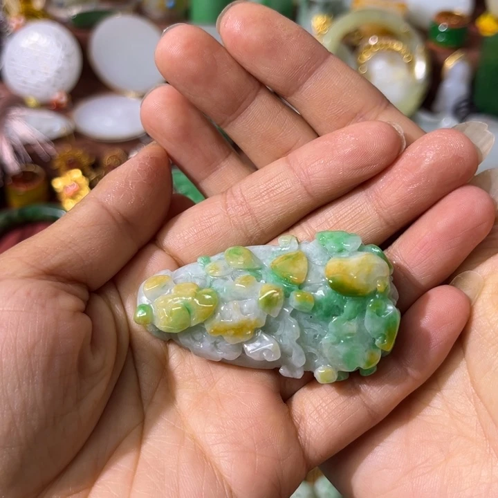 翡翠未镶嵌颈饰精美翡翠非常漂亮