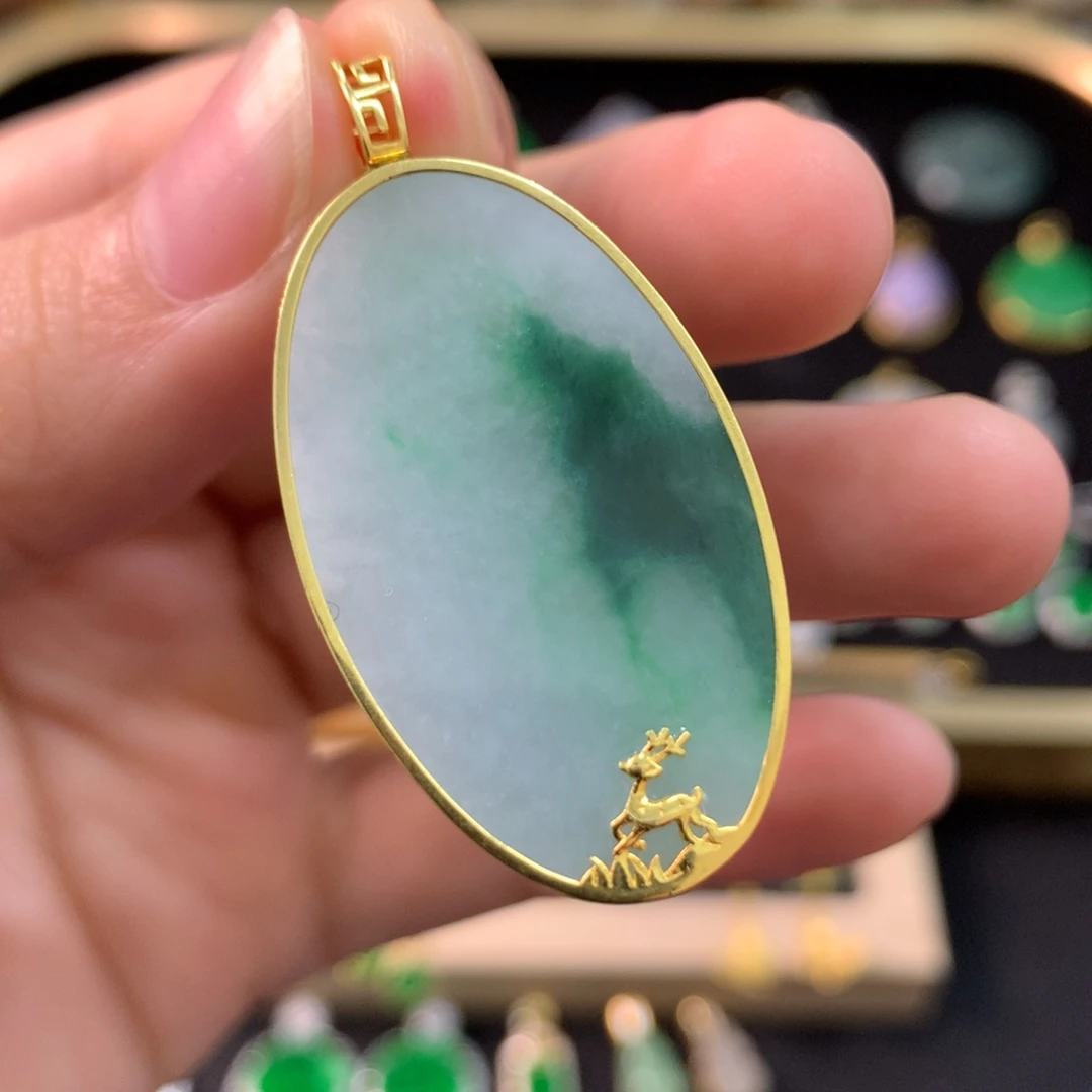 翡翠18K金镶嵌颈饰无事牌