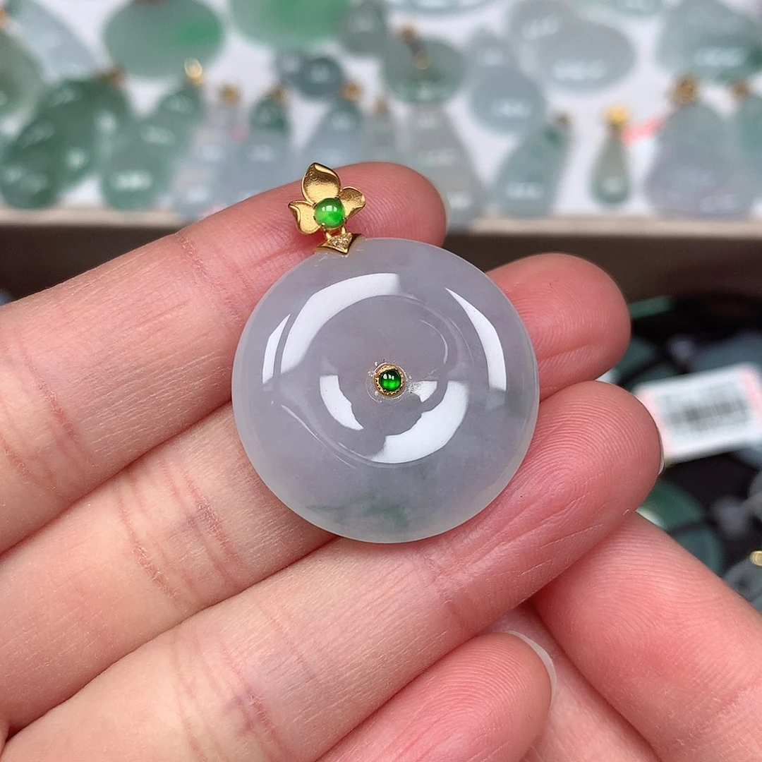 翡翠颈饰未镶嵌平安扣