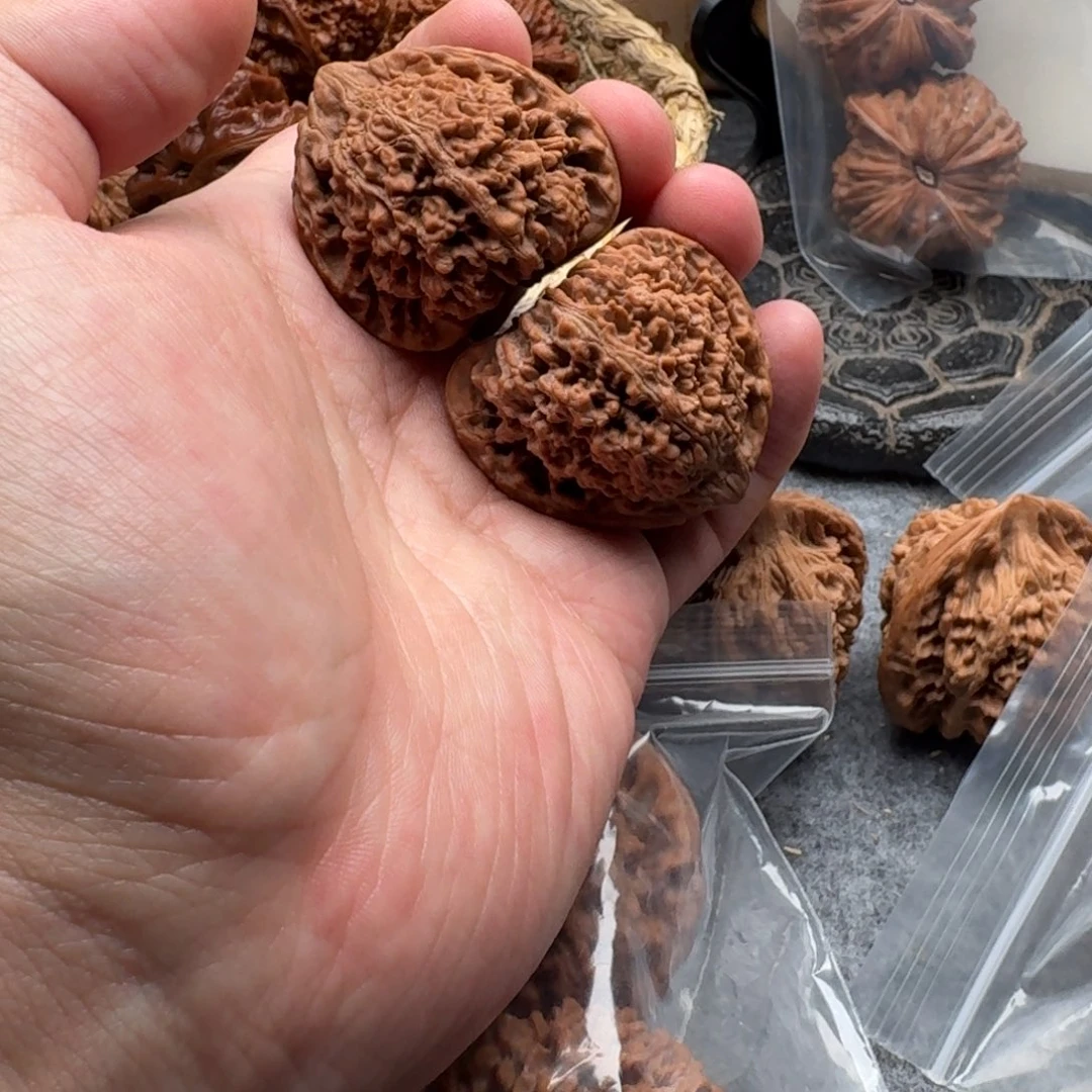 卡***拉文玩核桃吊坠41.5满天星