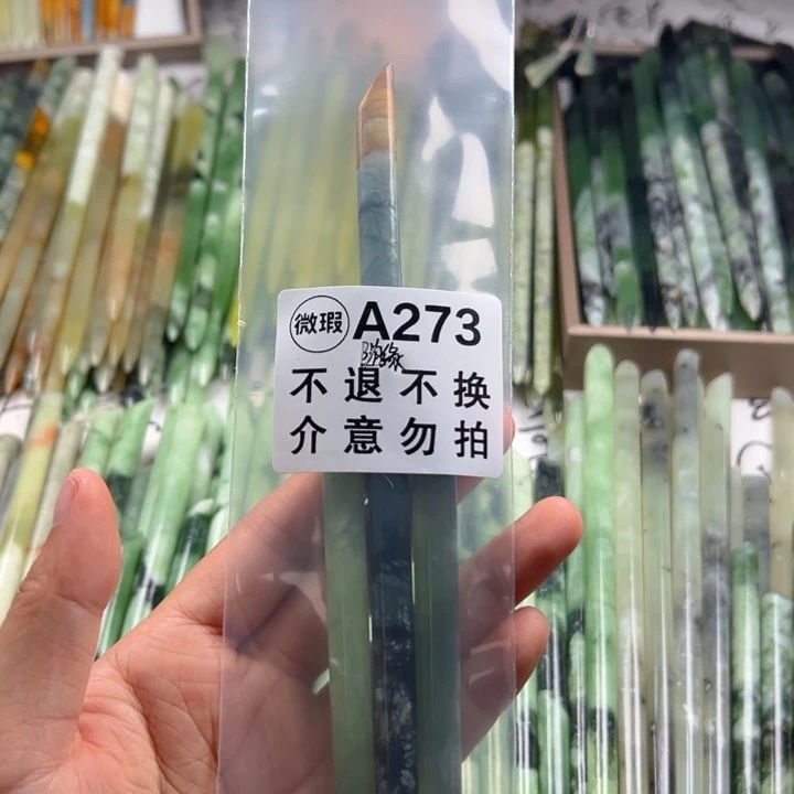 随***缘蛇纹石玉未镶嵌颈饰