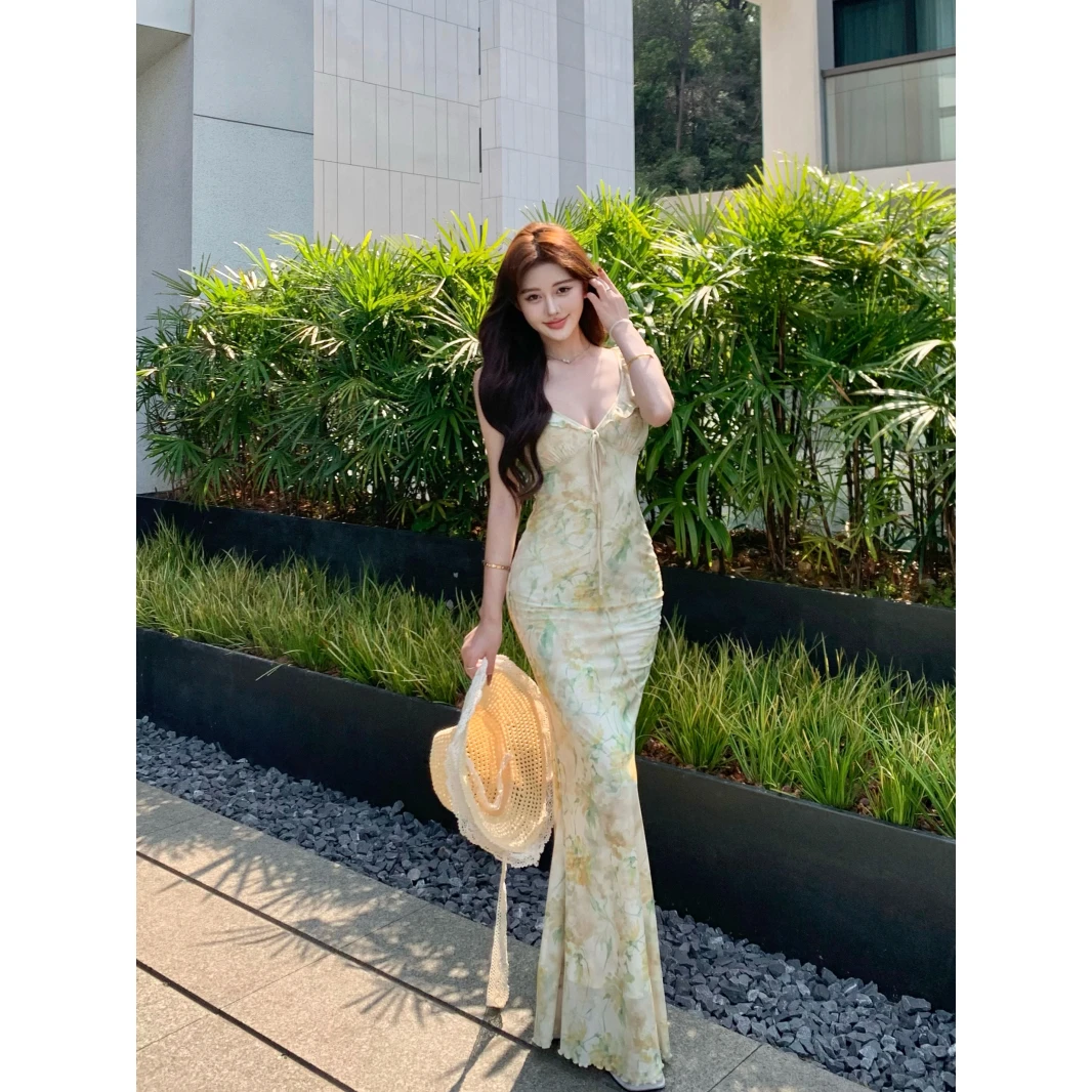 法式露背吊带裙女夏收腰显瘦纯欲风气质复古鱼尾裙包臀碎花长裙潮