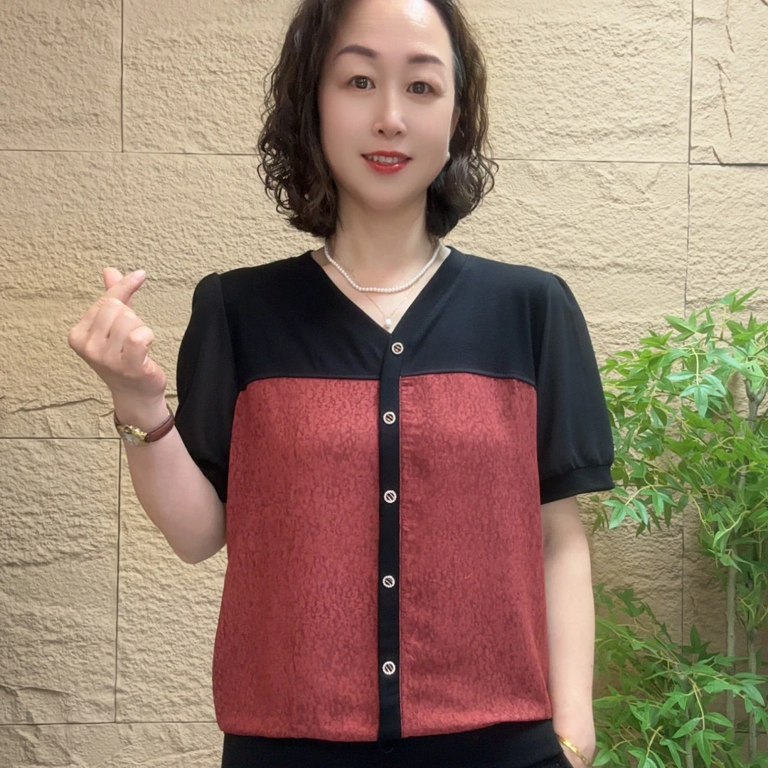 2025夏季新款气质女士休闲时尚洋气显瘦减龄宽松薄款上衣V领短袖