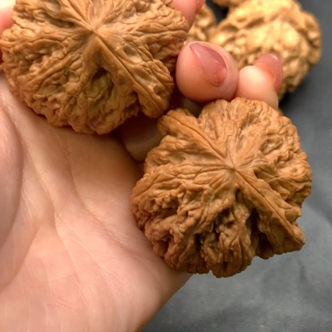 文玩核桃吊坠粗筋