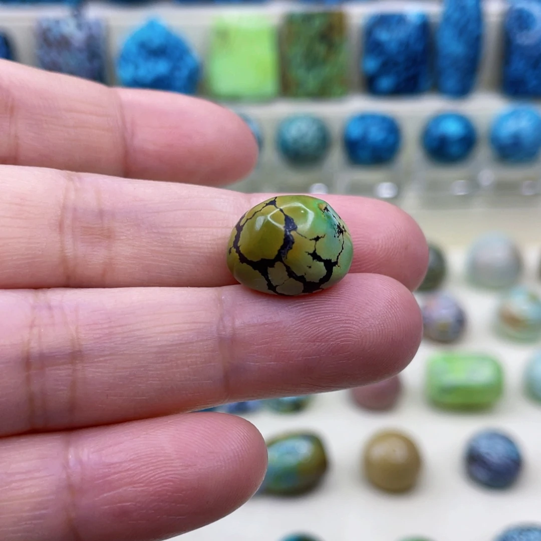 未镶嵌绿松石颈饰