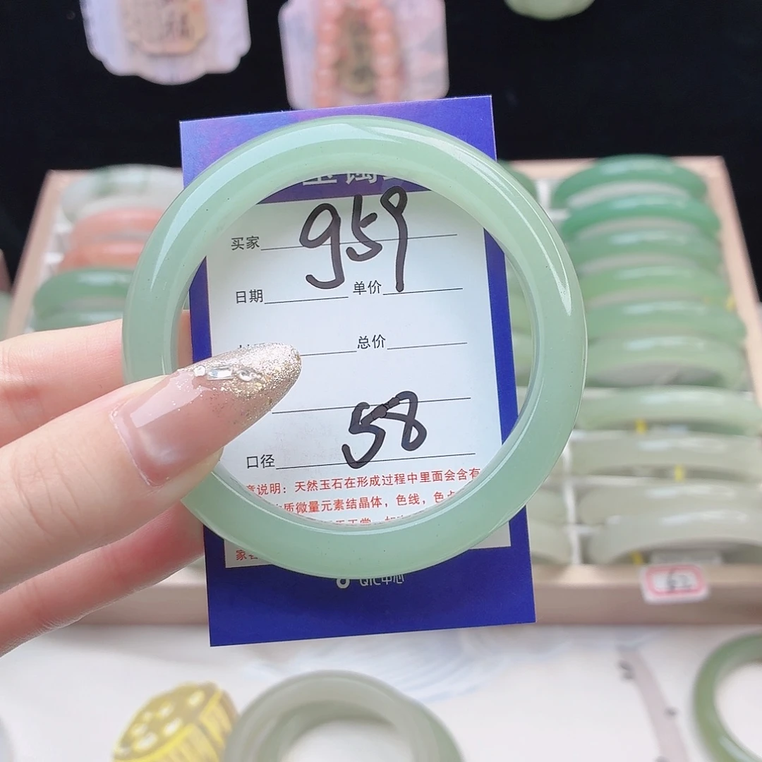 月***ᐝ石英质玉未镶嵌手镯